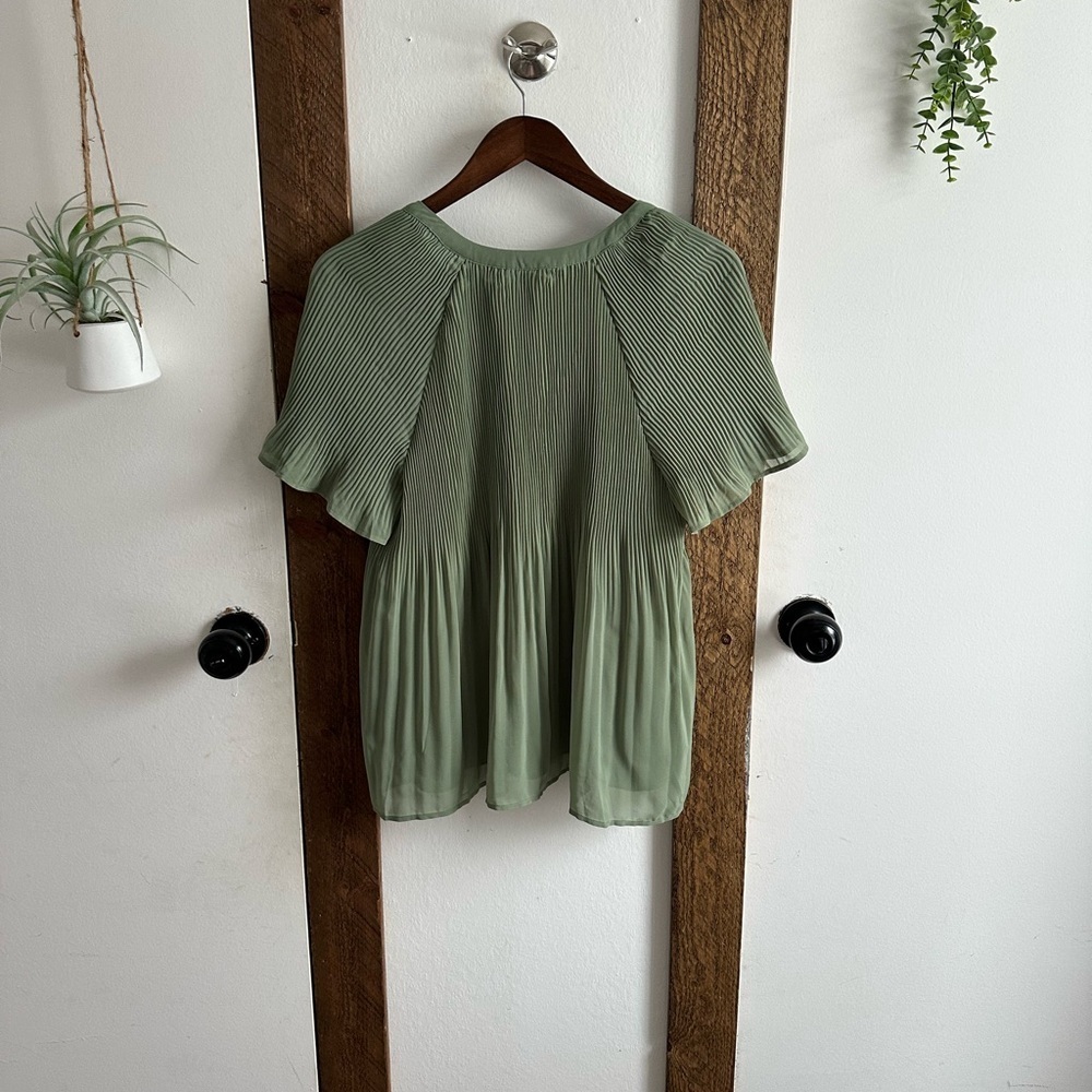 Cracker Barrel Boutique Sage Green Pleated Women's Blouse Size Small - Picture 13 of 16